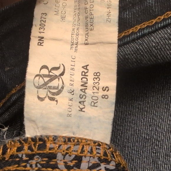 Rock & Republic Kassandra 8S short Blue Jeans and gold accents - Picture 7 of 15